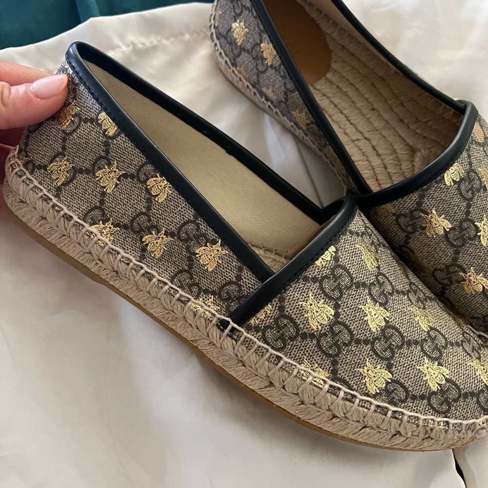 Gucci Gg Logo Supreme Bee Espadrilles Flats